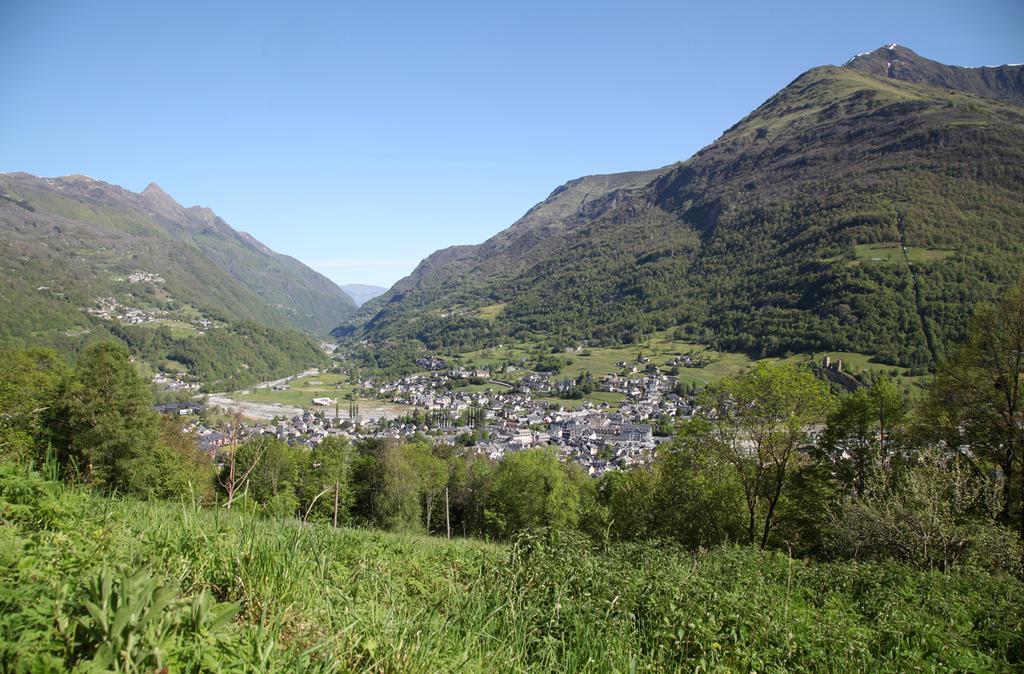 Отель Roulottes Montagne Pyrenees Люс-Сен-Совёр Экстерьер фото