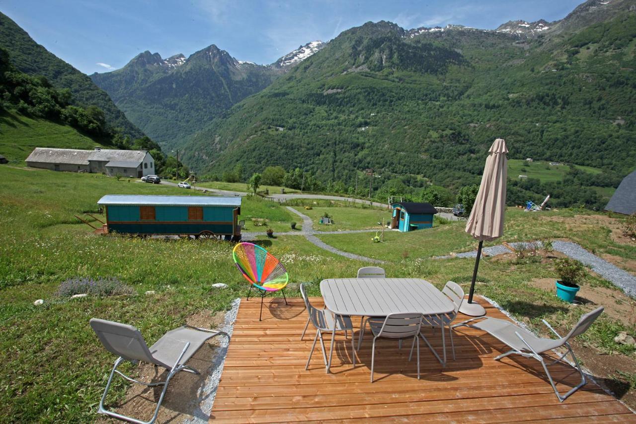 Отель Roulottes Montagne Pyrenees Люс-Сен-Совёр Экстерьер фото