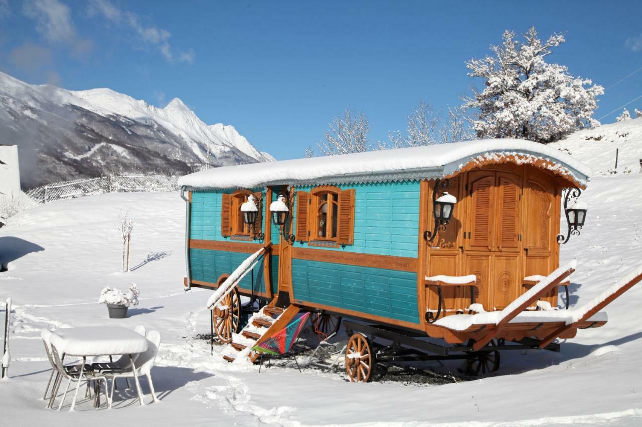 Отель Roulottes Montagne Pyrenees Люс-Сен-Совёр Экстерьер фото
